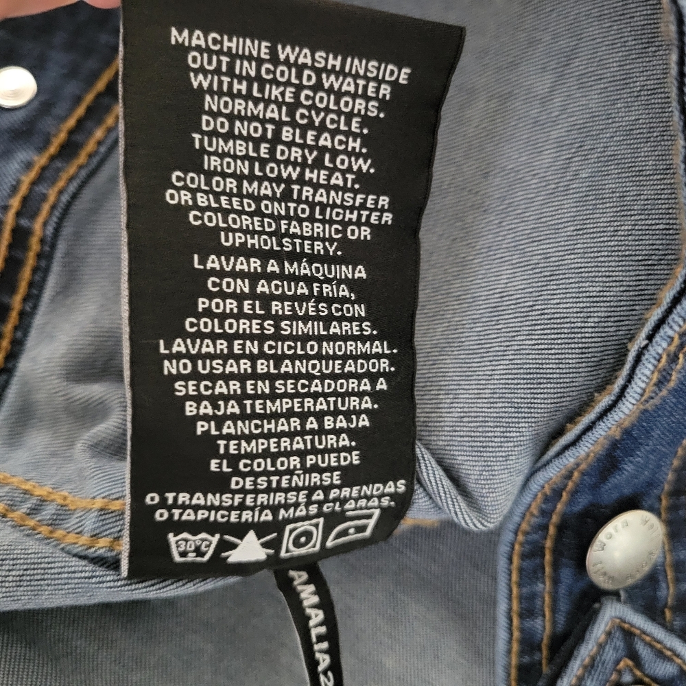 Well Worn Women's Medium Denim Jean Jacket - Picture 10 of 10